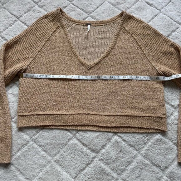 Free People | "Camel" Women's High Low V-Neck Cropped Sweater | Size Small - Picture 10 of 12